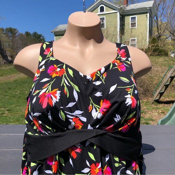 Lands End Women’s Plus Swimsuit Bathing Suit Tankini Top Bright Flowers 3X - 24W - Picture 4 of 7